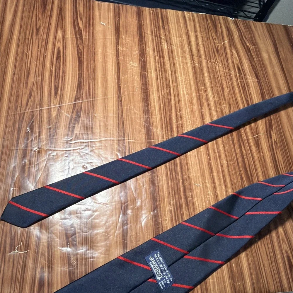 ROLLS ROYCE Regency COLLECTION‎ Navy Blue And Red Striped 56